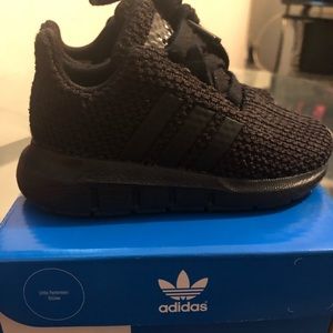 Kids adidas for sale size 5 c no flaws like new